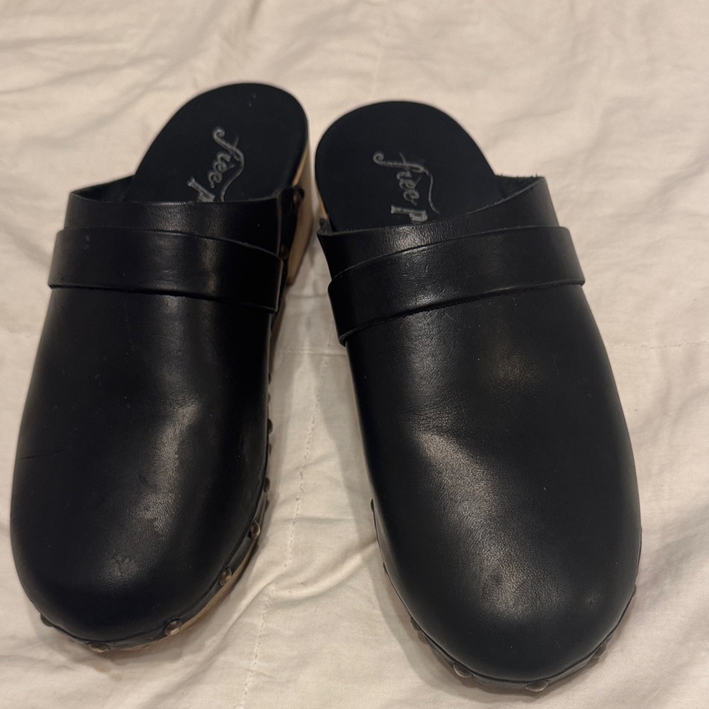 Free People Black Leather Women,s Clogs
